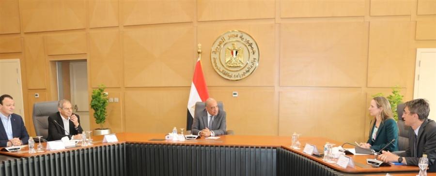 Egypt, World Bank discuss renewable energy, electricity interconnection projects

